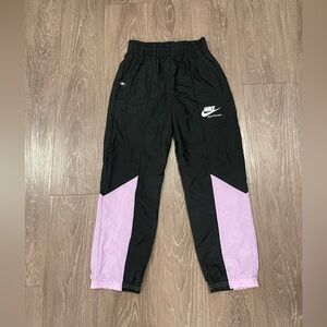 Nike Sportswear Heritage Big Kids (Girls) Woven Pants
